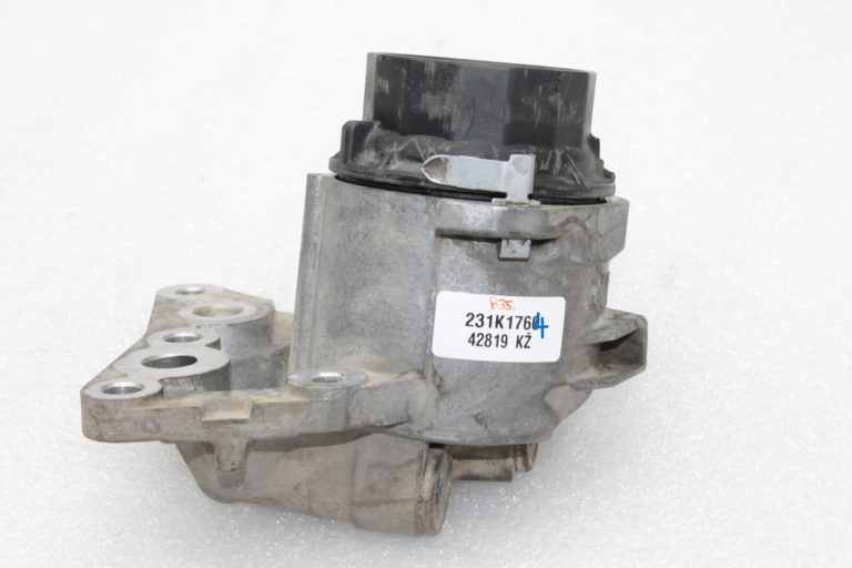 Oriģināls Toyota Avensis T27 Auris E18 1.8 eļļas filtra korpuss ar vāku 156090T030