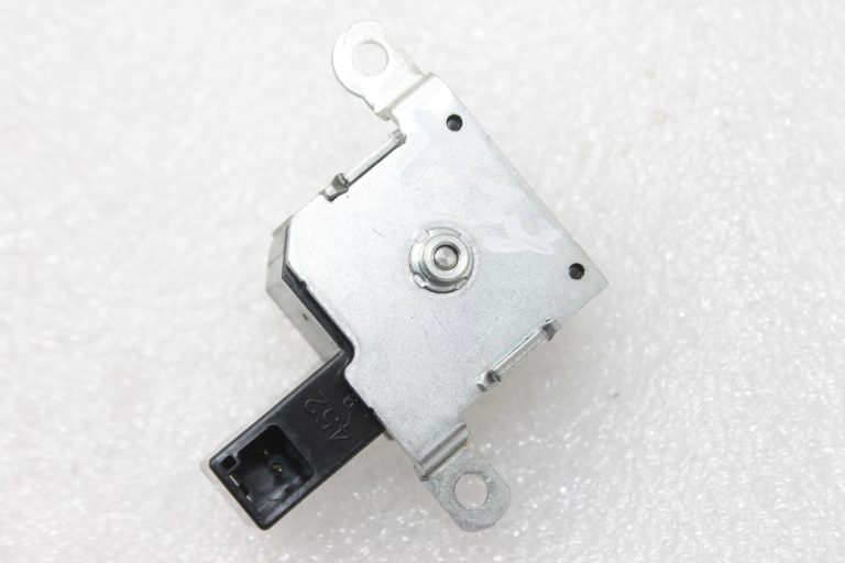 Oriģināls Toyota Avensis T27 bloķēšanas solenoīds aizdedzes bloķēšanas solenoīds 8543271010