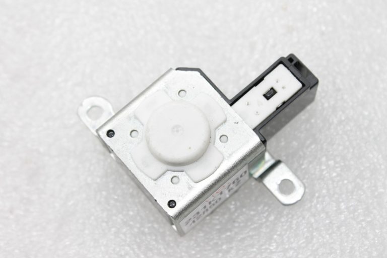 Oriģināls Toyota Avensis T27 bloķēšanas solenoīds aizdedzes bloķēšanas solenoīds 8543271010