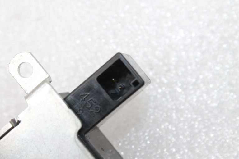 Oriģināls Toyota Avensis T27 bloķēšanas solenoīds aizdedzes bloķēšanas solenoīds 8543271010