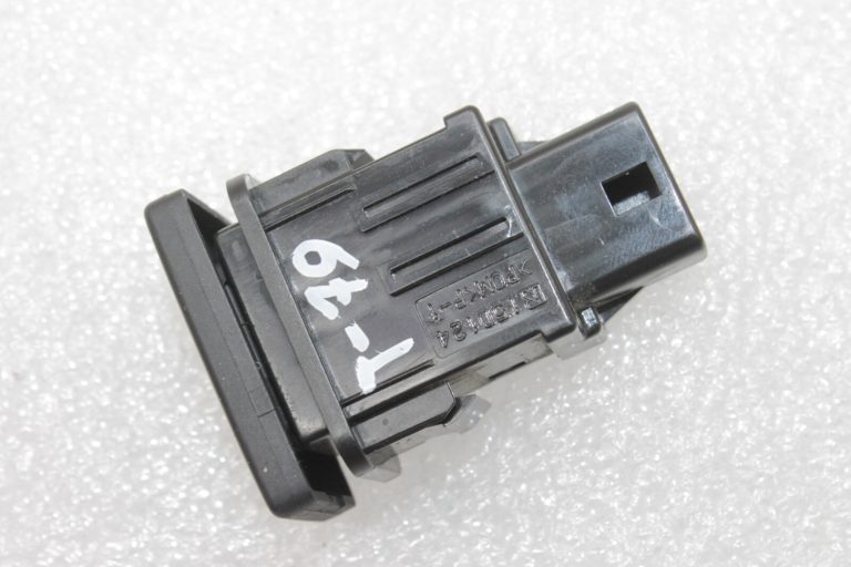 Oriģināls Toyota Avensis T27 degvielas uzpildes vāka atvēršanas slēdzis 8484105030, 84841-05030