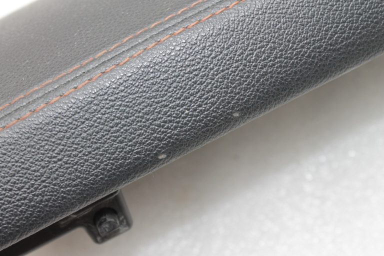 Oriģināls Toyota Avensis T27 centrālais roku balsts 5892505040E3, 58925-05040-E3