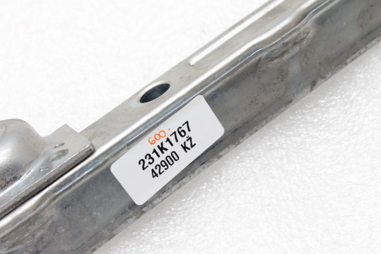 Oriģināls Toyota Avensis T27 Corolla E150 1.8 degvielas iesmidzināšanas stienis 2381437051
