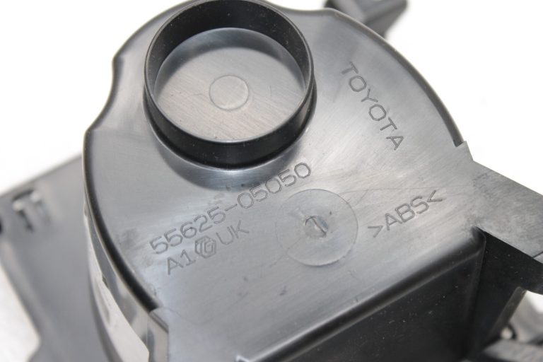 Oriģināls Toyota Avensis T27 centrālās konsoles krūzīšu turētājs un uzglabāšanas nodalījums 5562505050