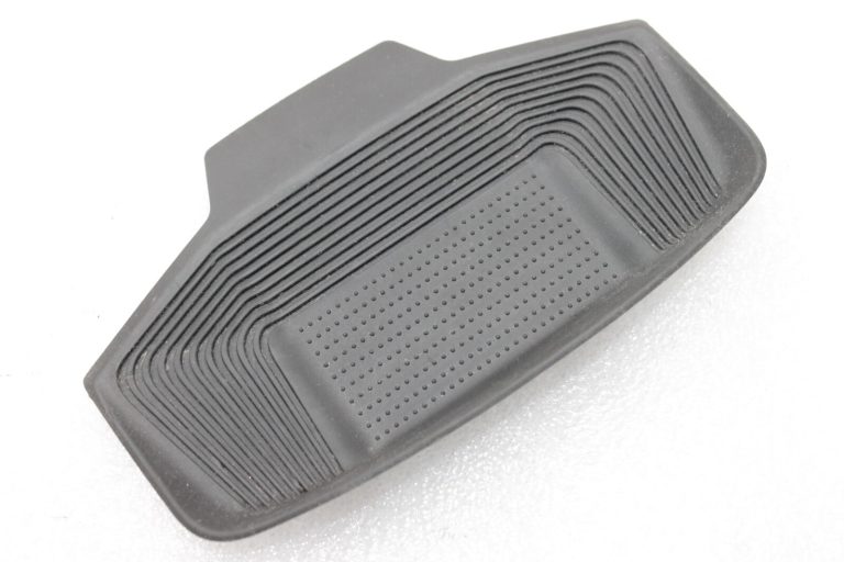 Oriģināls Toyota Avensis T27 centrālās konsoles gumijas paklājiņš 5862905010