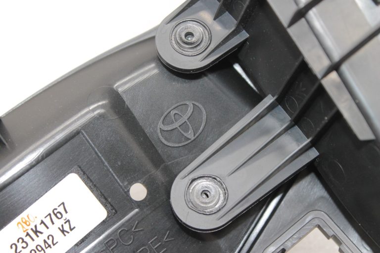 Oriģināls Toyota Avensis T27 centrālās konsoles pārsegs gaisa spilvena displejs 588040522020C0