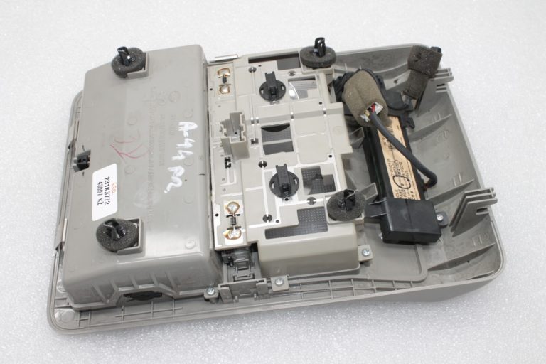 Oriģinālais Opel Antara salona apgaismojums Interjera apgaismojums 96673771, 96830908, 4806882