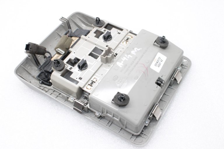 Oriģinālais Opel Antara salona apgaismojums Interjera apgaismojums 96673771, 96830908, 4806882