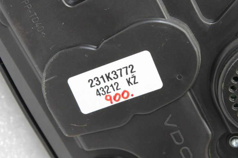 Oriģināls Toyota Avensis T27 1.8i spidometra mērinstrumentu komplekts 8380005V70, 83800-05V70