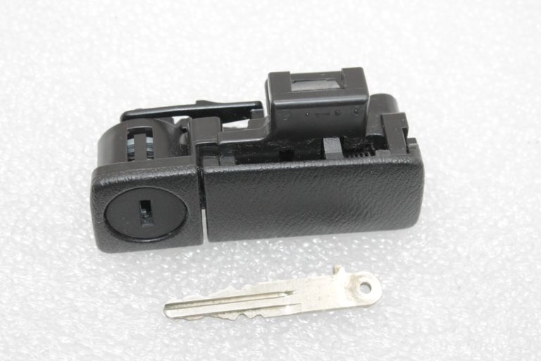 Oriģināls Nissan X-Trail T31 cimdu nodalījuma rokturis ar atslēgu 686306P10C