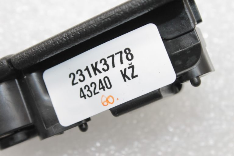 Oriģināls Nissan X-Trail T31 cimdu nodalījuma rokturis ar atslēgu 686306P10C