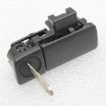 Oriģināls Nissan X-Trail T31 cimdu nodalījuma rokturis ar atslēgu 686306P10C