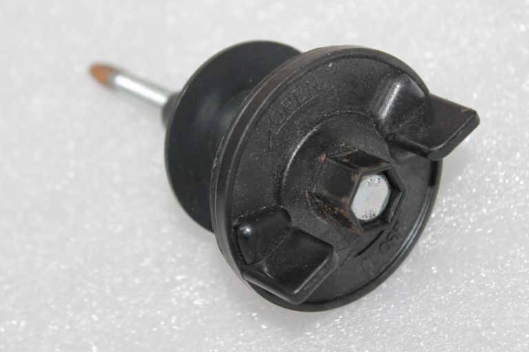 Oriģināls Alfa Romeo Giulietta 940 instrumentu komplekts rezerves riteņa turētājs 51814167