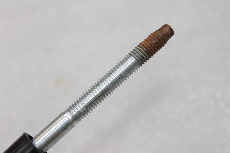 Oriģināls Alfa Romeo Giulietta 940 instrumentu komplekts rezerves riteņa turētājs 51814167