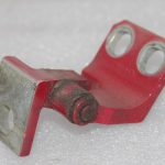 Alfa Romeo Giulietta 940 priekšējo labās puses durvju eņģe zem Rosso Alfa 50525346