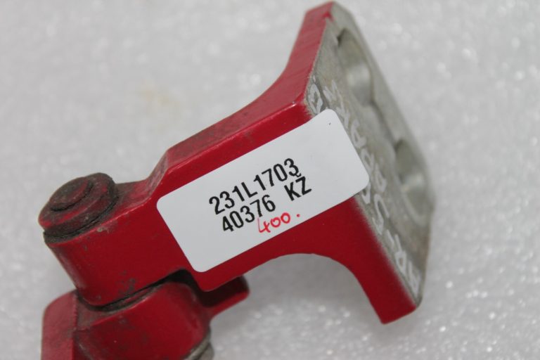 Alfa Romeo Giulietta 940 priekšējo labās puses durvju eņģe zem Rosso Alfa 50525346