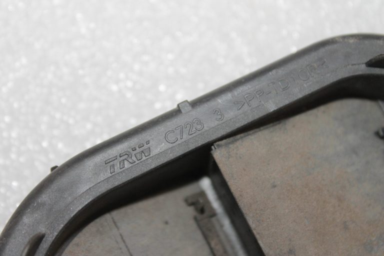 Oriģināla Alfa Romeo Giulietta 940 aizmugurējā virsbūves ventilācijas restīte 51826662