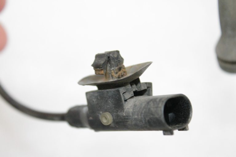 Oriģināls AlfaRomeo Giulietta 940 Riteņa ātruma sensors aizmugurējais kreisais labais 51850919