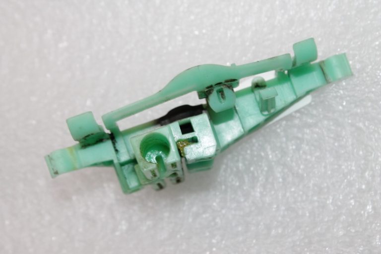 OEM Alfa Romeo Giulietta 940 aizmugurējā loga regulatora slīdnis pa labi 71754421