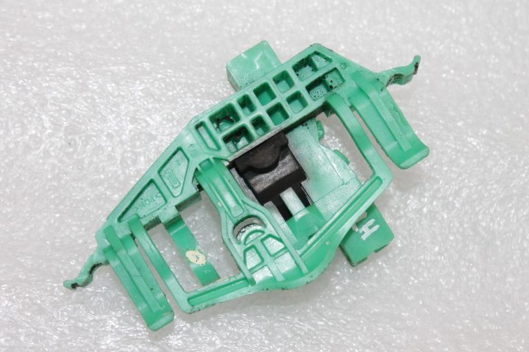 OEM Alfa Romeo Giulietta 940 aizmugurējā kreisā loga regulatora slīdnis 71754422