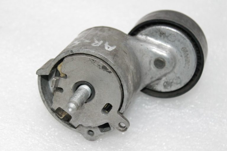 OEM Alfa Romeo Giulietta 940 2.0 JTDM spriegotāja siksna ar V veida rievām 55282321