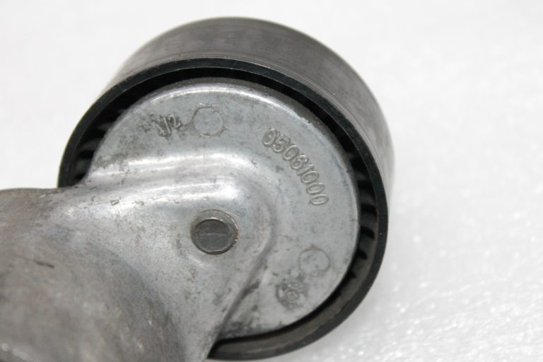 OEM Alfa Romeo Giulietta 940 2.0 JTDM spriegotāja siksna ar V veida rievām 55282321