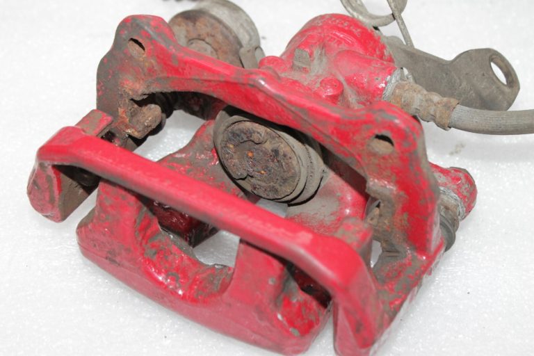 Oriģinālais Alfa Romeo Giulietta 940 2.0 JTDM aizmugurējais bremžu suports kreisais 51877192