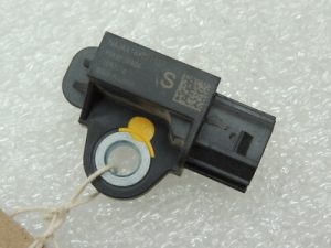 Nissan Qashqai J11 drošības spilvena avārijas sensors K88303RA0A