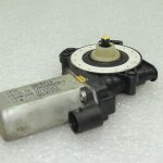 Dacia Duster priekšējais labās puses elektrisko logu motors 807206838R