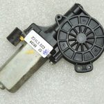 Dacia Duster priekšējais labās puses elektrisko logu motors 807206838R