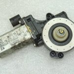 Dacia Duster priekšējais kreisais elektrisko logu motors 807210685R