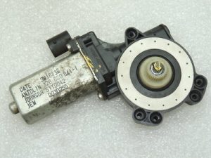 Dacia Duster power window motor front left 807210685R