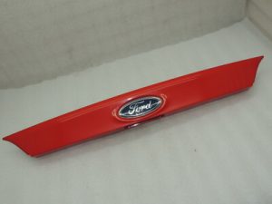 Ford Focus III aizmugurējo durvju rokturis ar emblēmu Race Red 1801898 BM51-N43400-AFXWAA