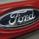 Ford Focus III aizmugurējo durvju rokturis ar emblēmu Race Red 1801898 BM51-N43400-AFXWAA