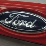 Ford Focus III aizmugurējo durvju rokturis ar emblēmu Race Red 1801898 BM51-N43400-AFXWAA