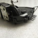 Toyota Yaris 2007 aizmugurējo kreiso durvju slēdzene Aizmugurējo kreiso durvju slēdzene