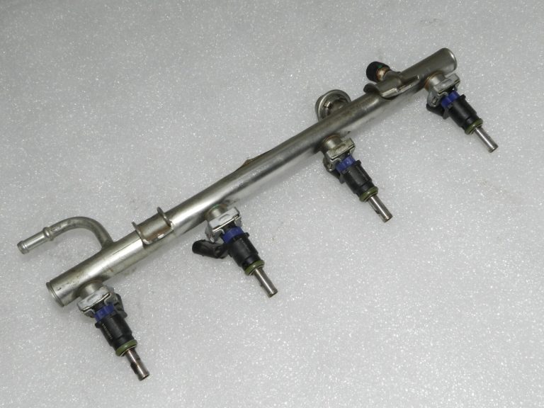 OEM Mercedes Benz W245 W169 1.7i Degvielas sadalītājs ar inžektoriem A2660700895