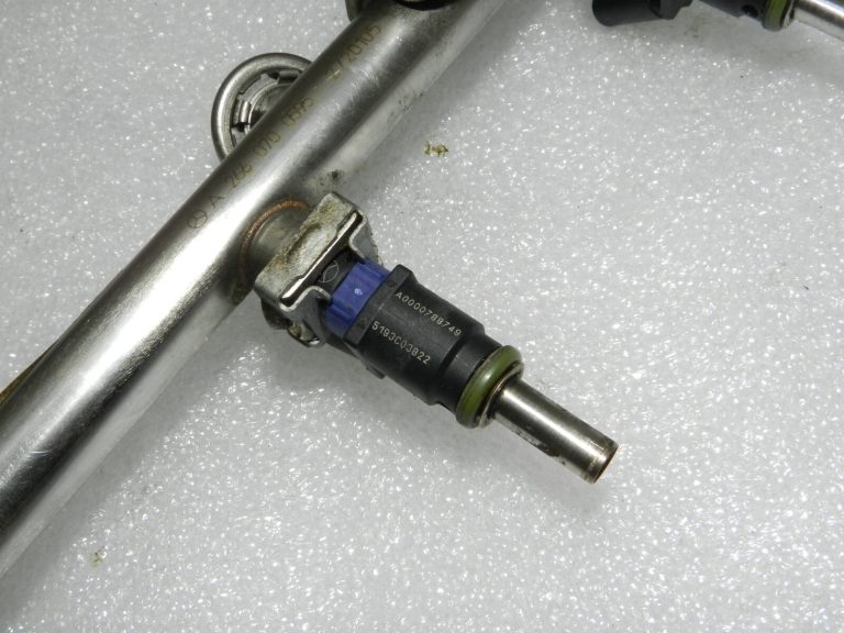 OEM Mercedes Benz W245 W169 1.7i Degvielas sadalītājs ar inžektoriem A2660700895