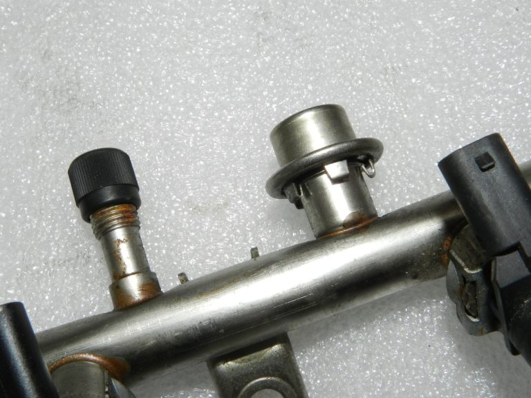 OEM Mercedes Benz W245 W169 1.7i Degvielas sadalītājs ar inžektoriem A2660700895