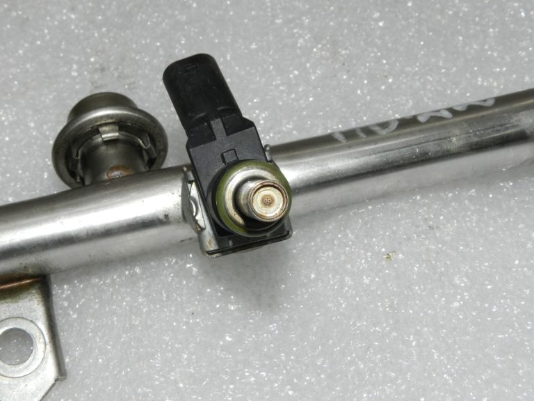 OEM Mercedes Benz W245 W169 1.7i Degvielas sadalītājs ar inžektoriem A2660700895
