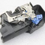 Oriģinālā Dacia Duster I Dokker Aizmugures kreiso durvju slēdzene 825036721R