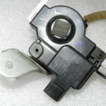 Oriģinālā aprīkojuma Lexus RX III (AL10) degvielas uzpildes pārsega bloķēšanas mehānisms 77030-48050, 7703048050