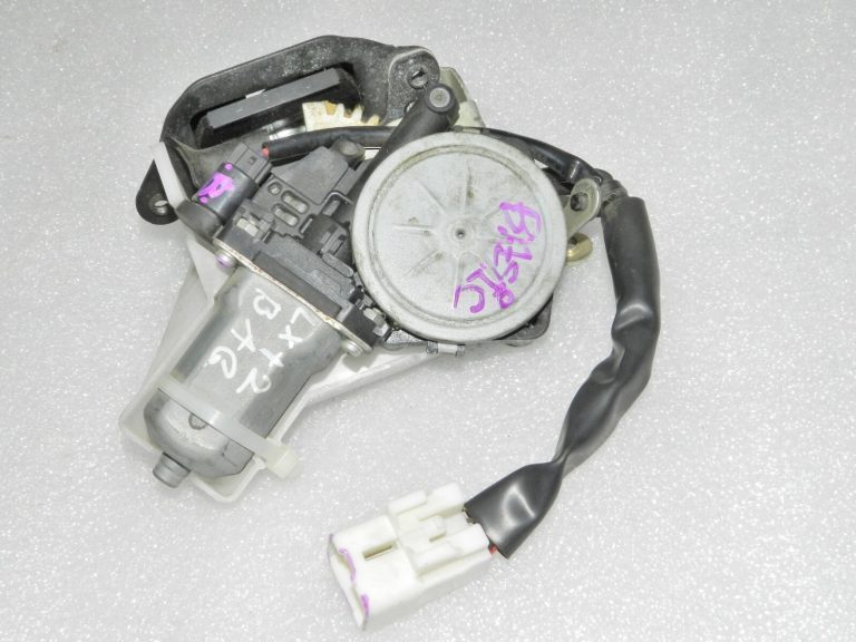 Oriģinālā komplektācijā Lexus RX III (AL10) elektriskā aizmugurējo durvju slēdzene 69350-48070, 6935048070