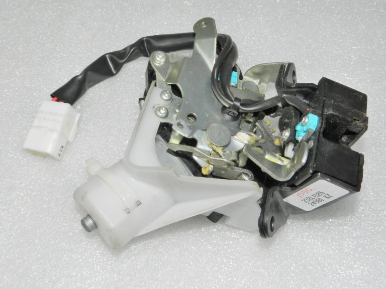 Oriģinālā komplektācijā Lexus RX III (AL10) elektriskā aizmugurējo durvju slēdzene 69350-48070, 6935048070