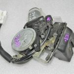 Oriģinālā komplektācijā Lexus RX III (AL10) elektriskā aizmugurējo durvju slēdzene 69350-48070, 6935048070