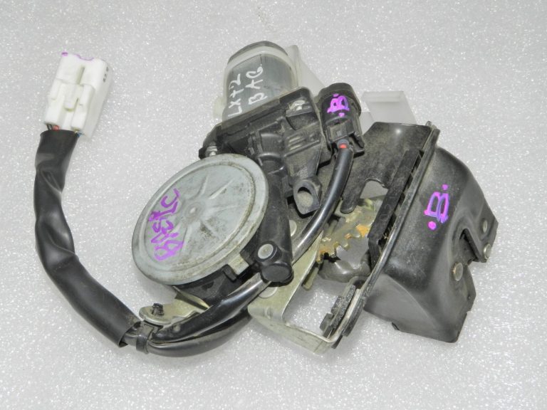 Oriģinālā komplektācijā Lexus RX III (AL10) elektriskā aizmugurējo durvju slēdzene 69350-48070, 6935048070