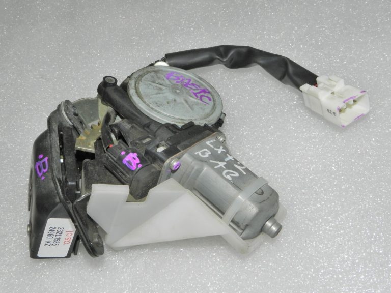 Oriģinālā komplektācijā Lexus RX III (AL10) elektriskā aizmugurējo durvju slēdzene 69350-48070, 6935048070