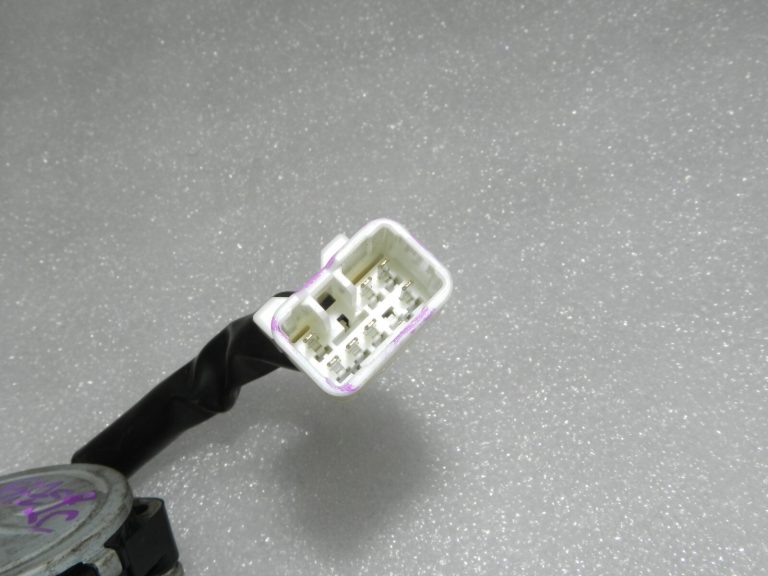 Oriģinālā komplektācijā Lexus RX III (AL10) elektriskā aizmugurējo durvju slēdzene 69350-48070, 6935048070