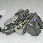 Oriģinālā komplektācijā Lexus RX III (AL10) elektriskā aizmugurējo durvju slēdzene 69350-48070, 6935048070