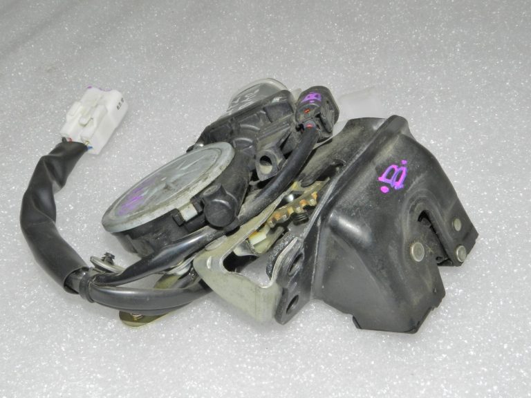 Oriģinālā komplektācijā Lexus RX III (AL10) elektriskā aizmugurējo durvju slēdzene 69350-48070, 6935048070